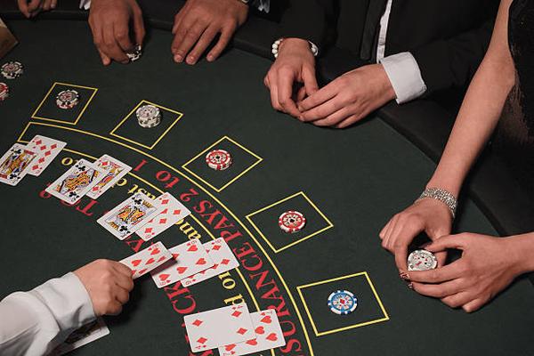 Researching Online Casinos in UAE? Start With Sponsored Search Results
